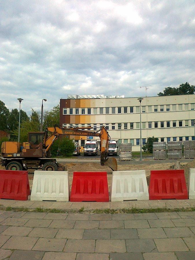 Przed przychodnią WAT trwa remont