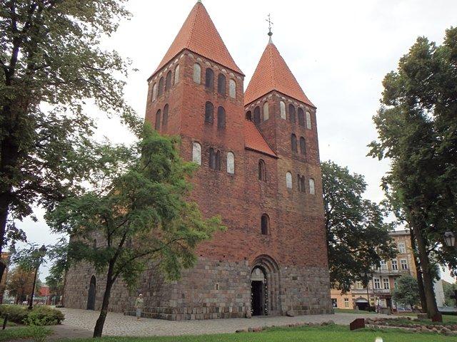 Odrobina stylu romańskiego w Inowrocławiu czyli kościół p.w. Imienia NMP