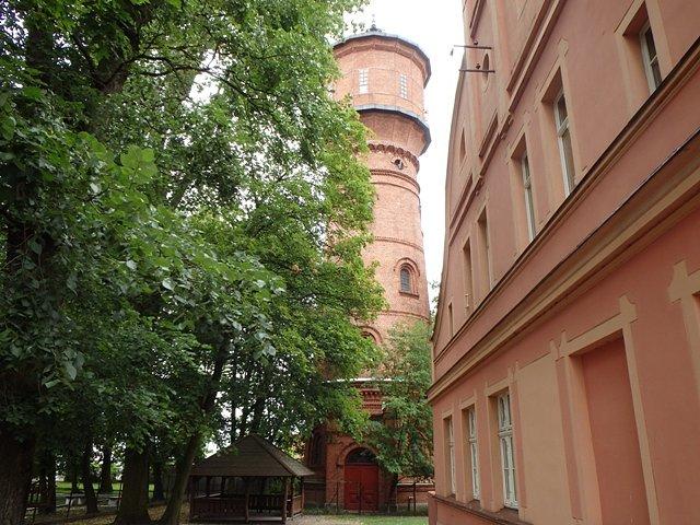 ... bardzo ładna wieża ciśnień w Strzelnie