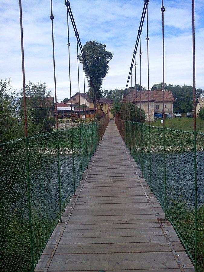 Bujająca się kładka