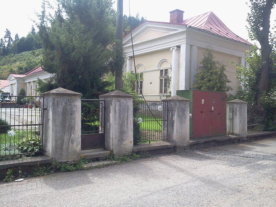 Pierwszy dwór
