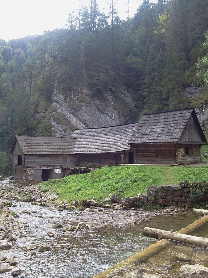 W dolinie dwa młyny