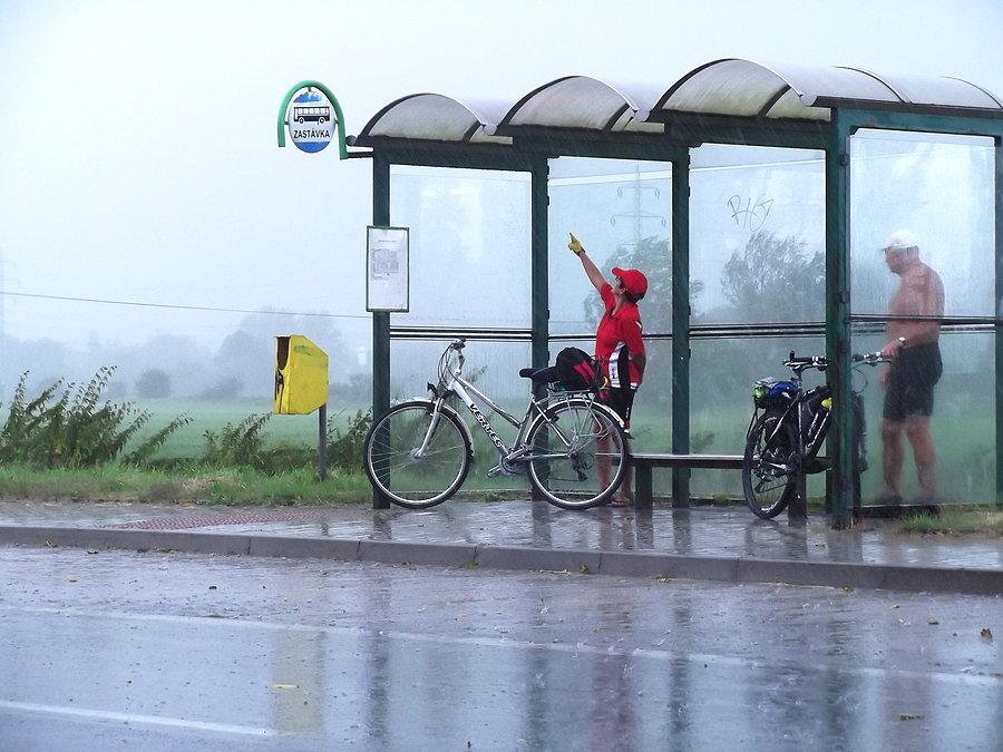 Po drugiej stronie, dojechali bikerzy z Czech
