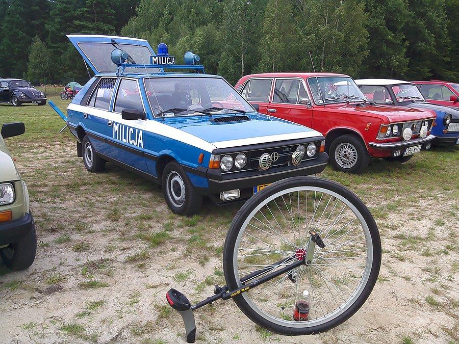 Milicja pacyfikuje antysystemowego wywrotowca ;)