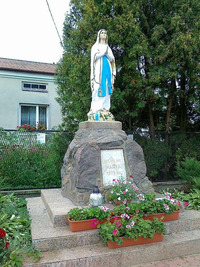 Figurka przy drodze