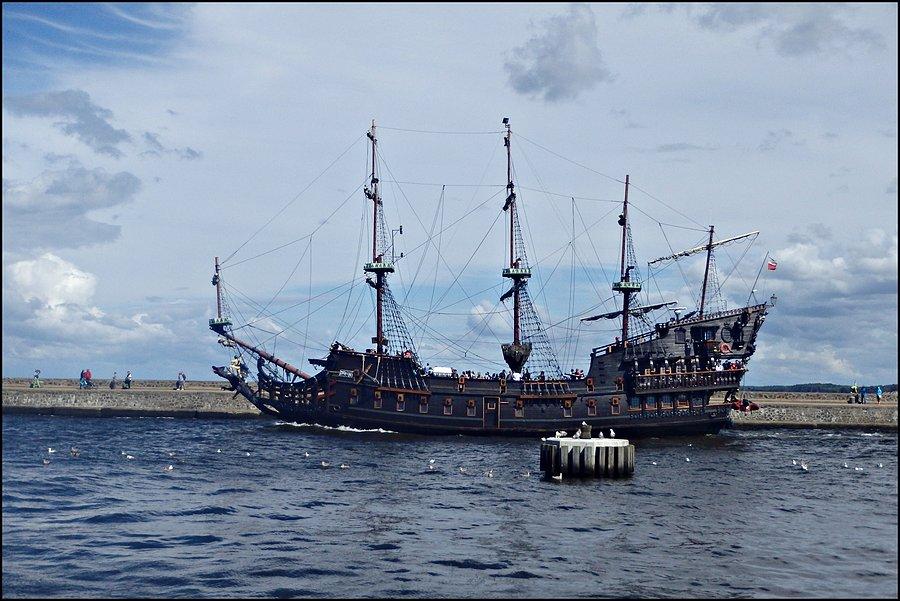 Dragon wypływa na pełne morze