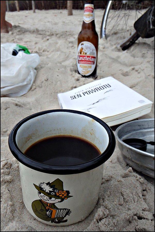Zrobiona kawka na plaży