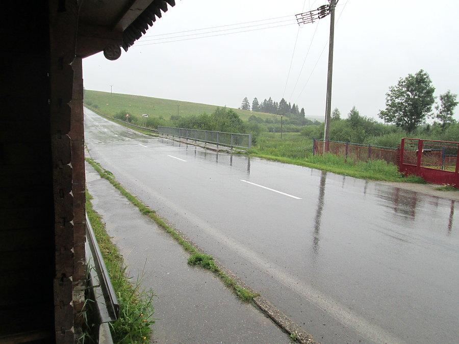 Jak zawsze mamy szczęście do pogody, po 2 godzinach czekania aż przestanie padać jedziemy dalej w deszczu