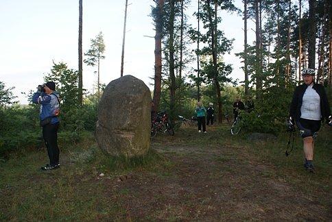 Przy Diabelskim kamieniu w Parku Lasy nad Górną Liswartą
