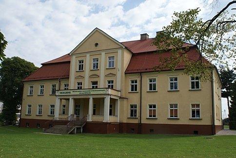 Klasycystyczny pałac w Kochanowicach