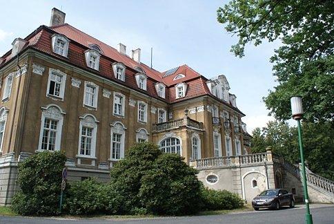 Pałac von Ballesrema - obecnie Wojewódzki Ośrodek Rehabilitacyjnyw Kochcicach