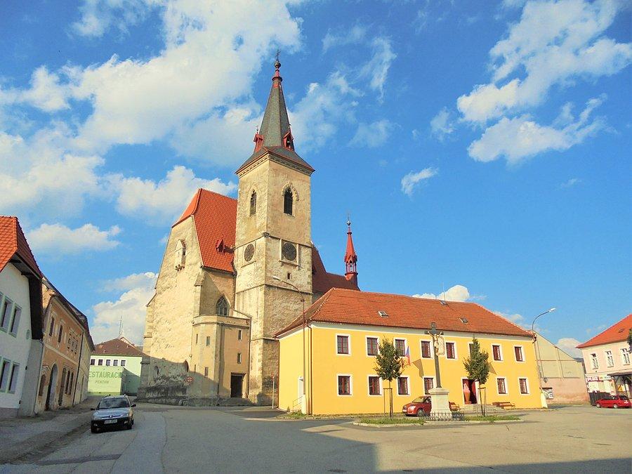 Chvalšiny - kościół