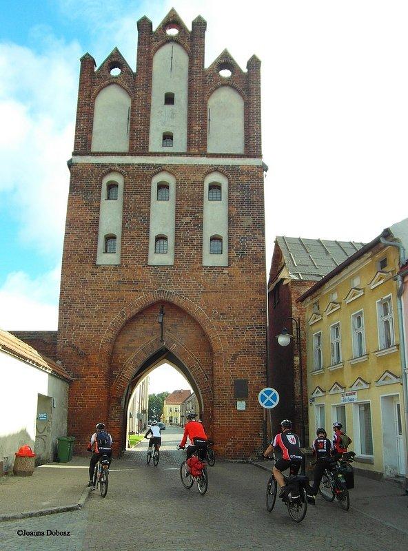 Gotycka brama kamienna w Pasłęku