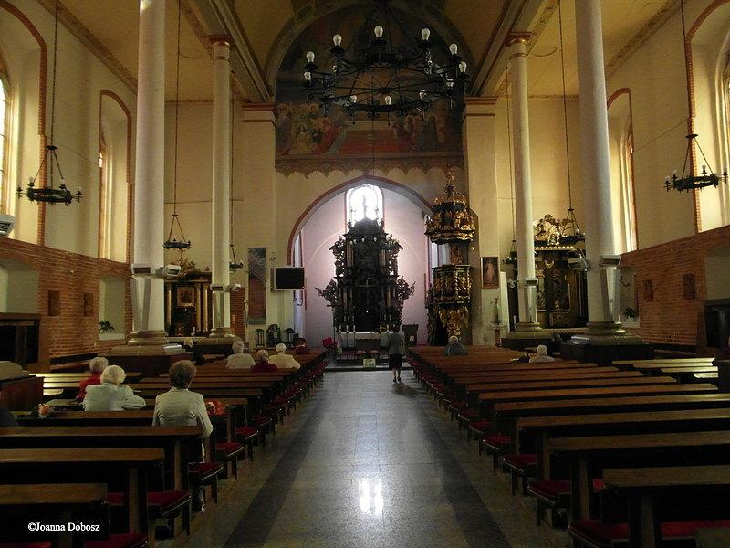Wnętrze kościoła rzymskokatolickiego w Pasłęku