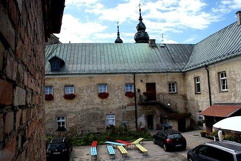 Dziedziniec Sanktuarium
