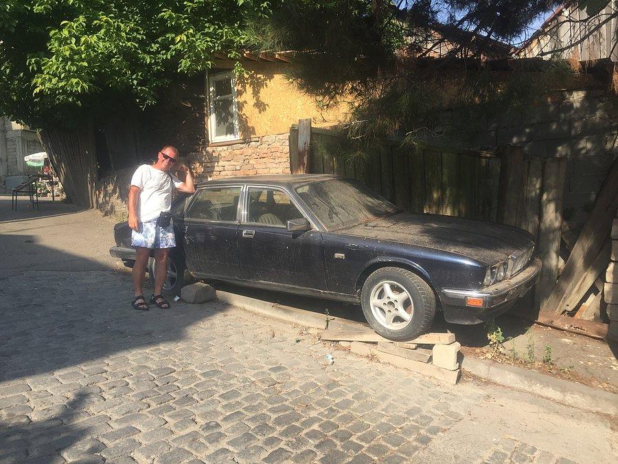 Auto na kołkach