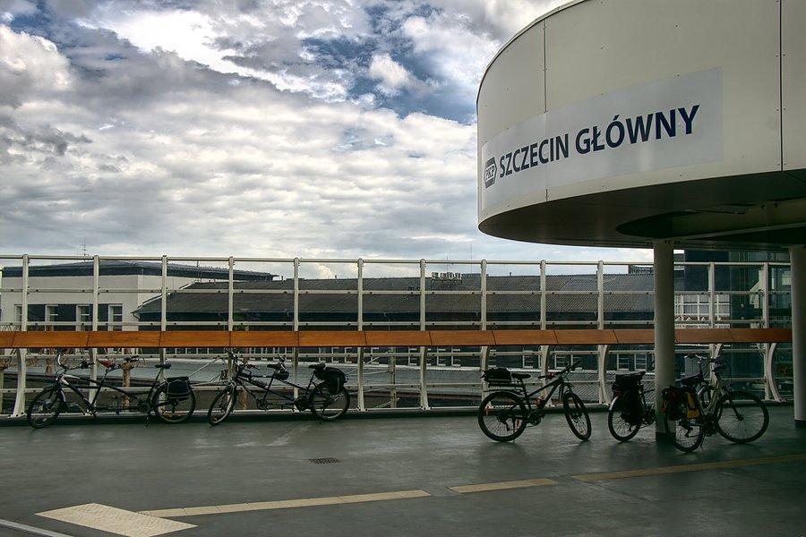 Nasze rowery przed dworcem Szczecin Główny