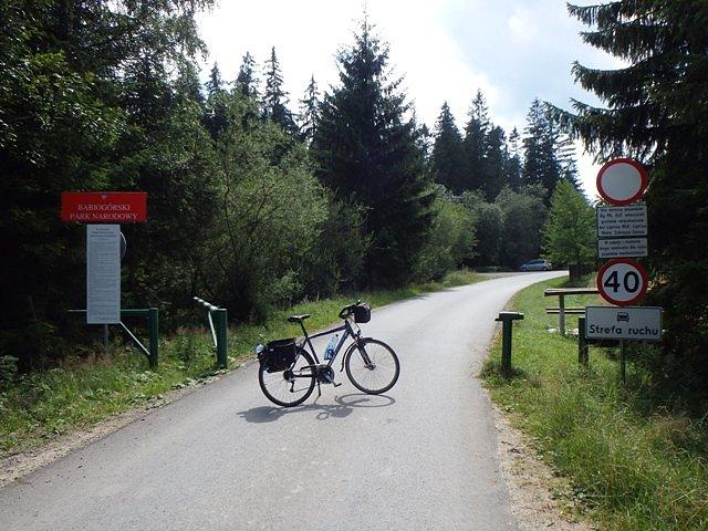 Opuszczam Babiogórski Park Narodowy w okolicy Hali Śmietanowej