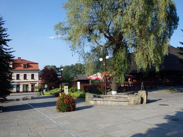 Rynek w Suchej Beskidzkiej