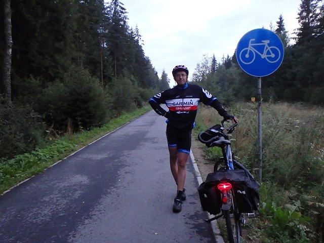 Leśna część szlaku między Nowym Targiem a Ludźmierzem