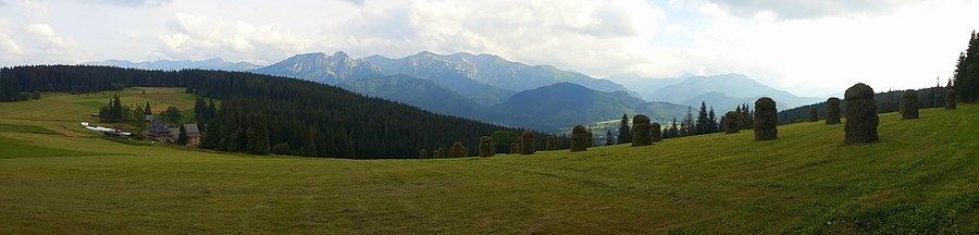 Panorama Tatr z czarnego pomiędzy Gubałówką a Kościeliskiem