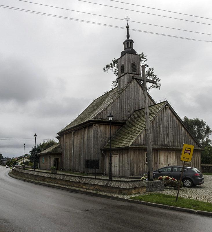 Kościółek św. Klemensa w Lgocie Wielkiej z drugiej strony