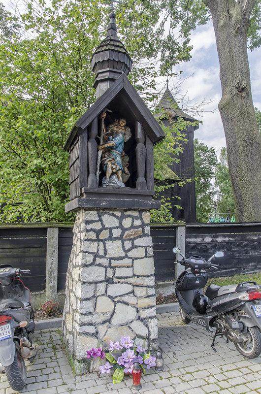 Kapliczka przy kościele w Boronowie