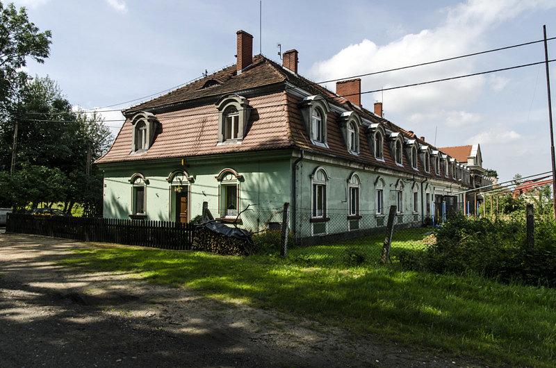 Zabudowania przypałacowe