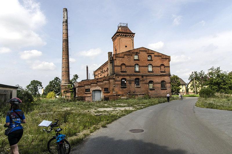 Jakieś pozostałości zakładu/fabryki w Kochcicach