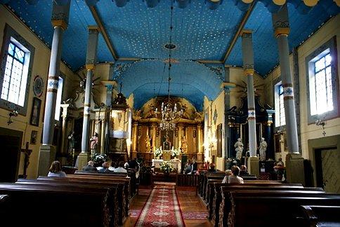 Wnętrze niedośpielińskiego kościółka
