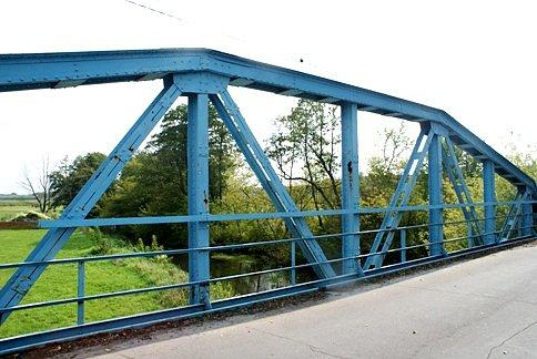 Na żelaznym moście nad Wolbórką