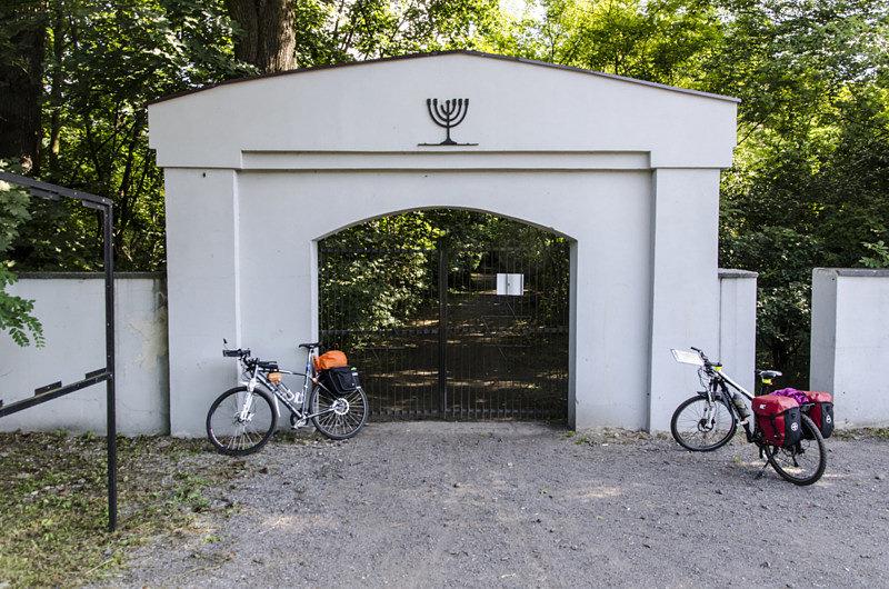 Pod Częstochowskim kirkutem