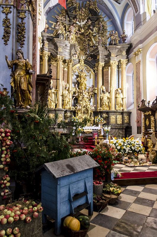 Wewnątrz kościoła w Mstowie