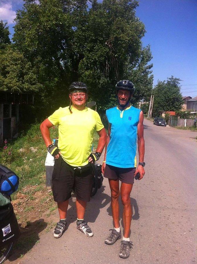 Bardzo szczupły rowerzysta z Ukrainy opowiadał o koszmarze Aemeńskich gór trasa dookoła morza Czarnego