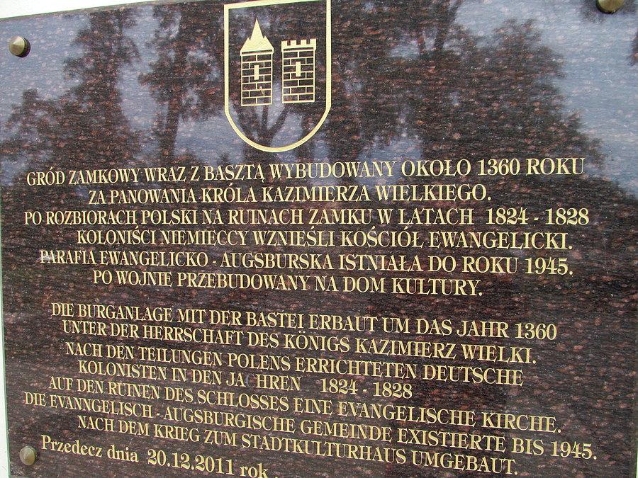Tablica informacyjna na zamku
