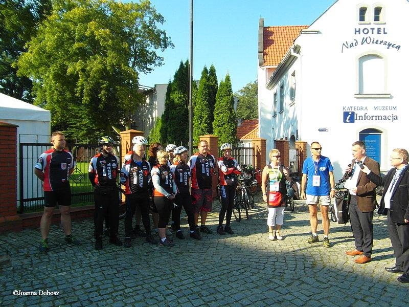 IV Pomorskie Święto Wisły - zbiórka uczestników rajdu rowerowego w Pelplinie