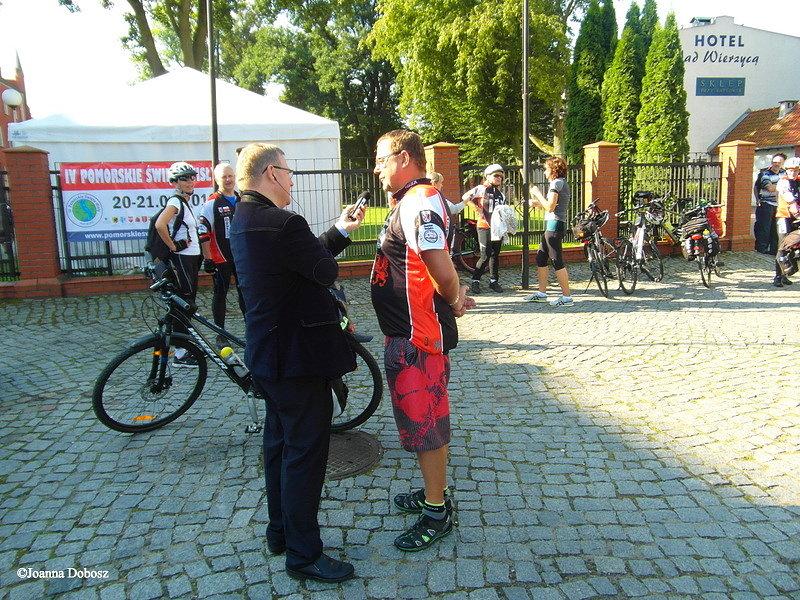 IV Pomorskie Święto Wisły - zbiórka uczestników rajdu rowerowego w Pelplinie