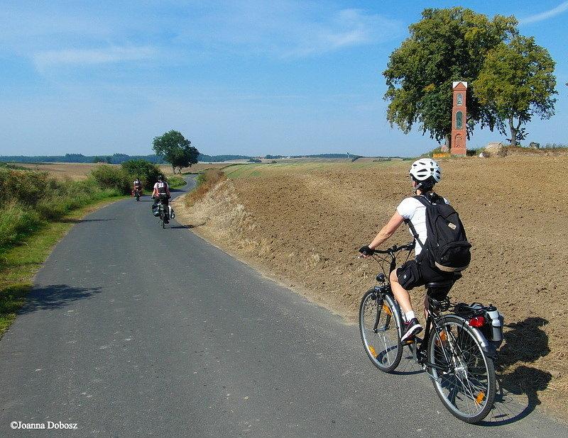 IV Pomorskie Święto Wisły - rowerzyści na trasie -kierunek Olsze