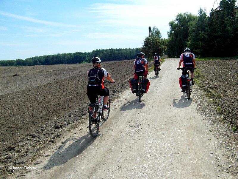IV Pomorskie Święto Wisły - rowerzyści na trasie
