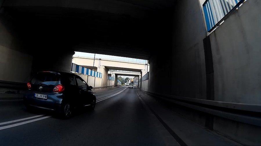 Podwójna ciągła pod wiaduktem mistrz pierwszy