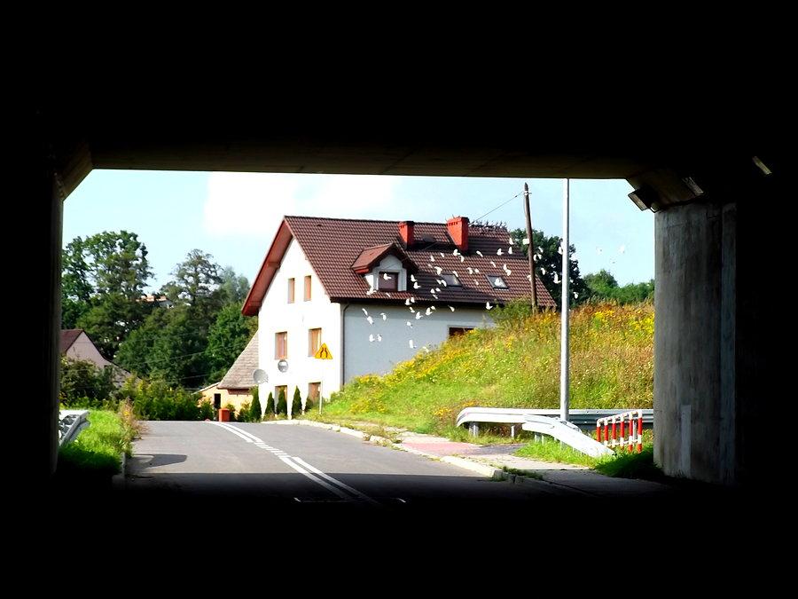 Przejazd pod autostradą