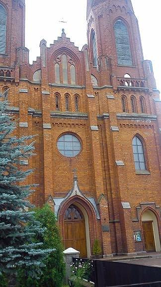 Strzelista bryła kościoła w Odrzywole nie zmieściła się w kadrze