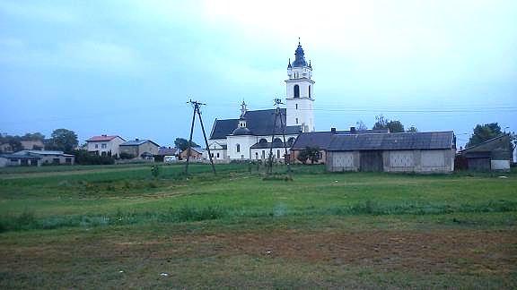 Ogólny widok kościoła w Klwowie