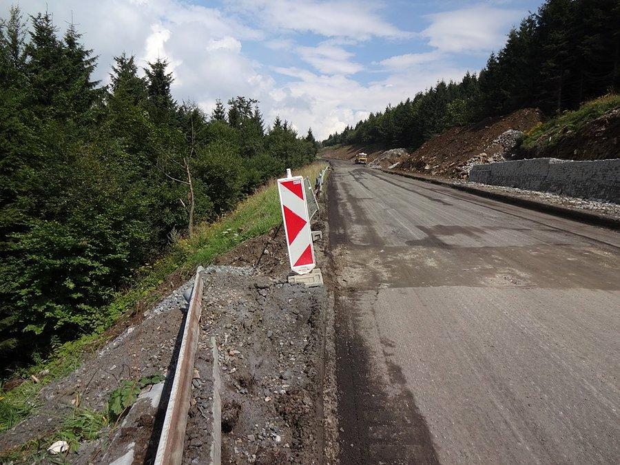 Remont drogi na przełęczy Cervenohorske Sedlo