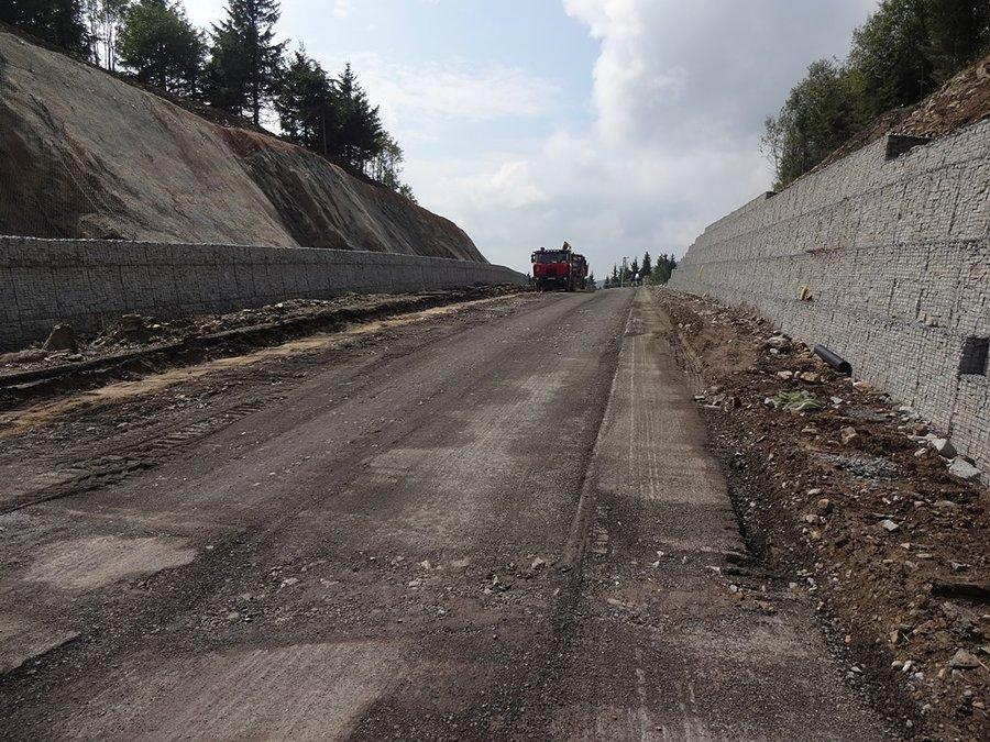 Remont drogi na przełęczy Cervenohorske Sedlo