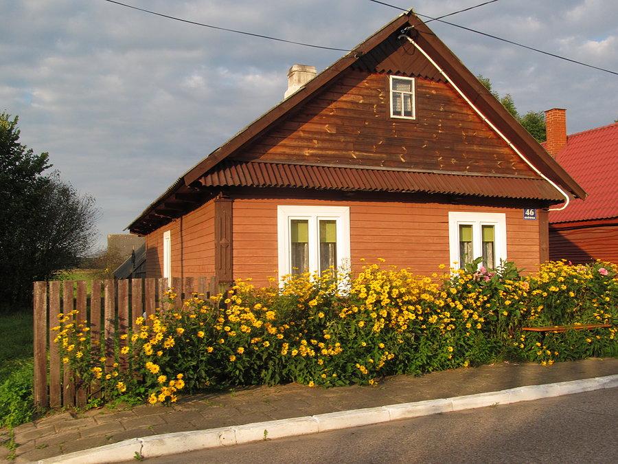 Wiele ślicznych domków, ale wiele też pustych