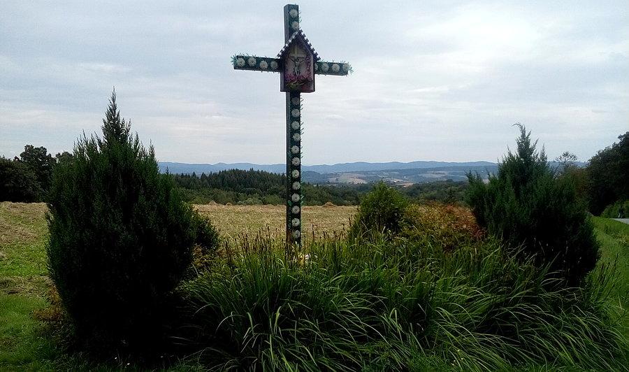 Krzyż na górce w Zawadce