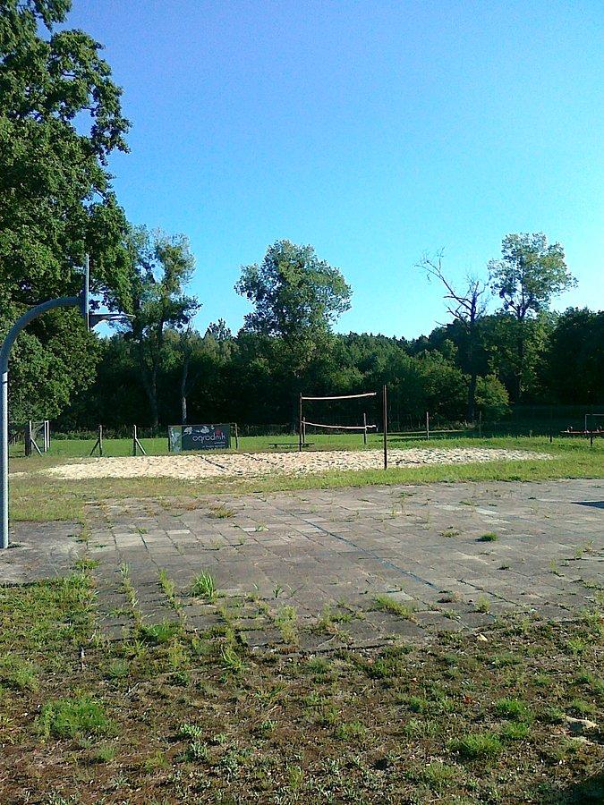 Jest nawet boisko do siatkówki plażowej
