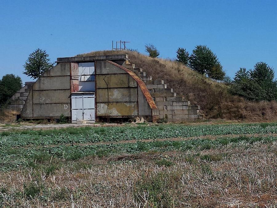 Poradziecki hangar w Kluczewie