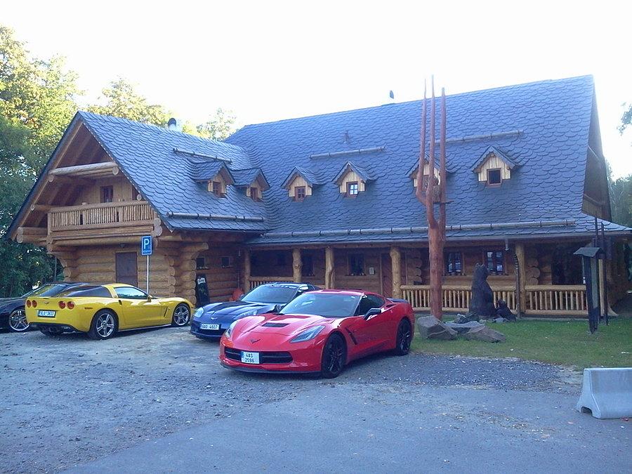 Jakiś zlot Chevroletów